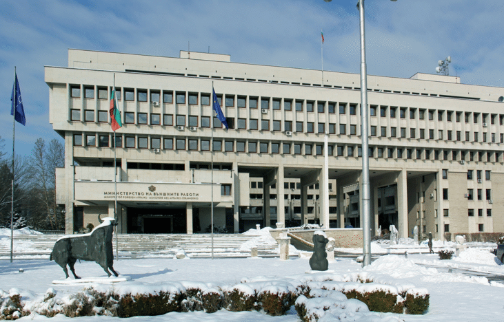 Двама български моряци се завърнаха успешно в страната със съдействието на българските дипломатически представителства в Либия и Италия