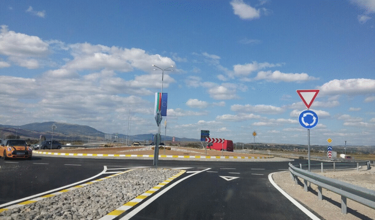 Кръстовището при Кочериново е отворено за движение