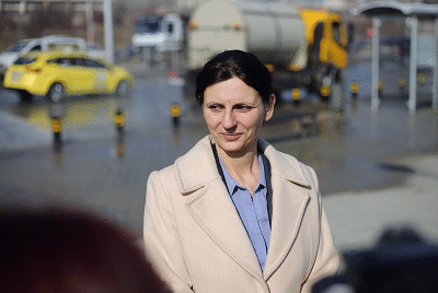 Заместник-кметът Йоана Христова провери изпълнението на дейности по миене в града