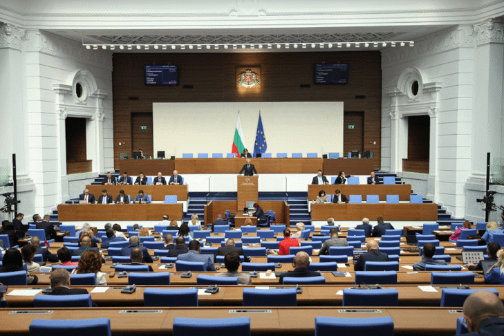 Народното събрание отхвърли вота на недоверие към правителството на премиера Росен Желязков за „провал в сферата на фискалната политика“