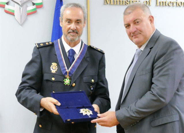 В знак на признателност досегашният офицер за връзка на Кралство Испания в България получи високото отличие на МВР – „За доблест и заслуги“ – II степен