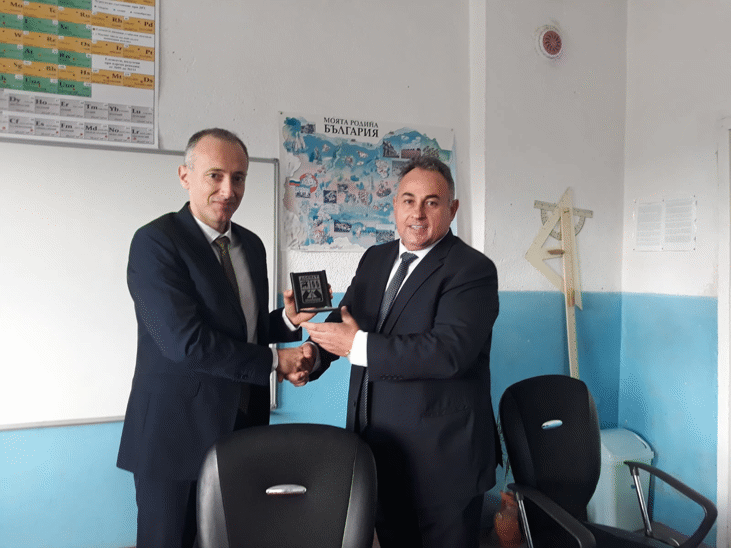 Министър Вълчев С Почетен Знак На Община Доспат