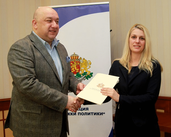 Министър Красен Кралев връчи договорите на Младежките информационно-консултантски центрове от цялата страна