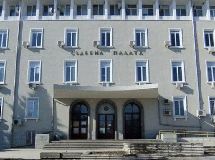 По искане на Районна прокуратура – Стара Загора съдът определи мярка за неотклонение „задържане под стража“ спрямо 45-годишен мъж за държане на хероин, намерен в чорапа му