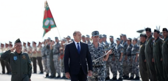 Румен Радев: Българската транспортна авиация винаги е била пример за всеотдайност, отговорност и смелост