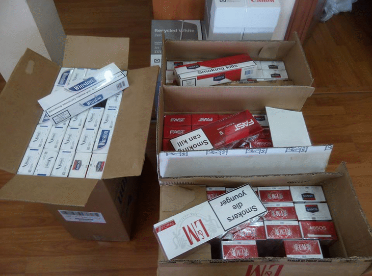 Близо 2 000 кутии контрабандни цигари в каюта на кораб откриха митнически и гранични служители
