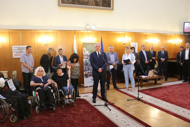 Народни представители от всички парламентарни групи се включиха в благотворителната инициатива „Пеперудените крила на независимия живот”