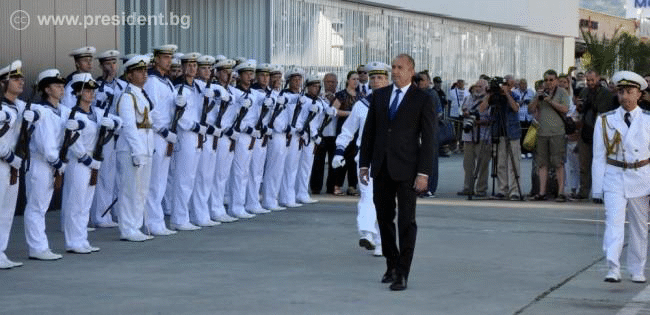 Държавният глава към военните ни моряци: Бъдете горди наследници на славното дело на нашите предци, които дадоха живота си за свободата и независимостта на България