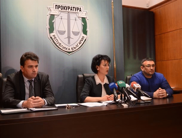 В резултат на професионалната работа на служители от сектор "Грабежи" - ГДНП, СДВР и групата за задържане в ГДНП е предотвратен много опасен опит за въоръжен грабеж