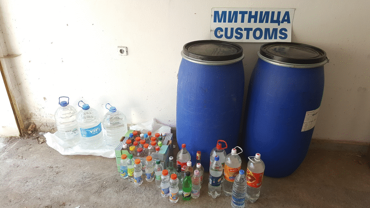 202 литра етилов алкохол задържаха служители на Митница Лом