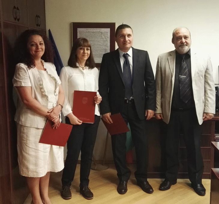 По предложение на Административния ръководител на Апелативна прокуратура-Бургас г-н Любомир Петров, Главният прокурор на Р.България награди трима бургаски прокурори за проявен висок професионализъм при изпълнение на служебните им задължения
