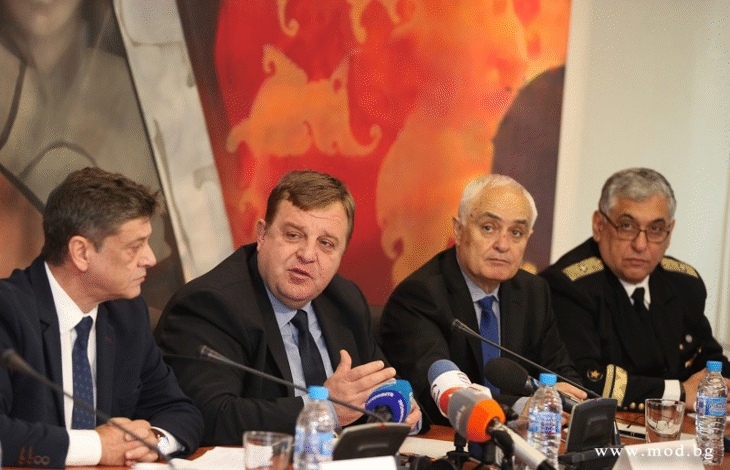 Министърът на отбраната Красимир Каракачанов: Реалностите изискват да върнем комплексното авиационно образование на кадри за българските Военновъздушни сили и гражданската авиация
