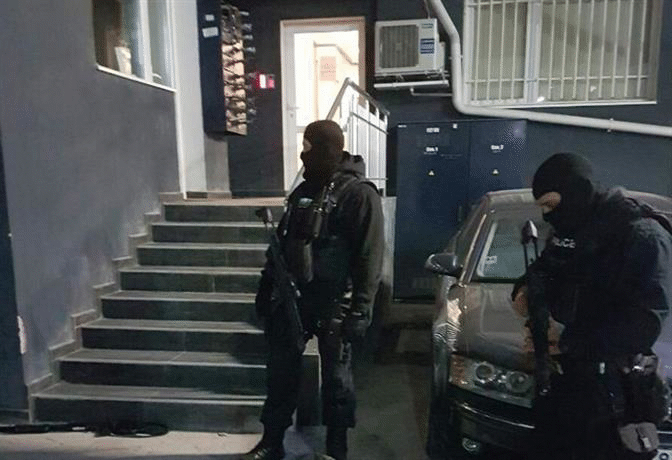 Криминалисти от ГД „Национална полиция“ задържаха двама мъже при опит за въоръжен грабеж