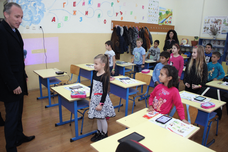 Министър Вълчев: Усилията По Включване На Деца В Образователната Система Трябва Да Са Върху Ежедневната Посещаемост