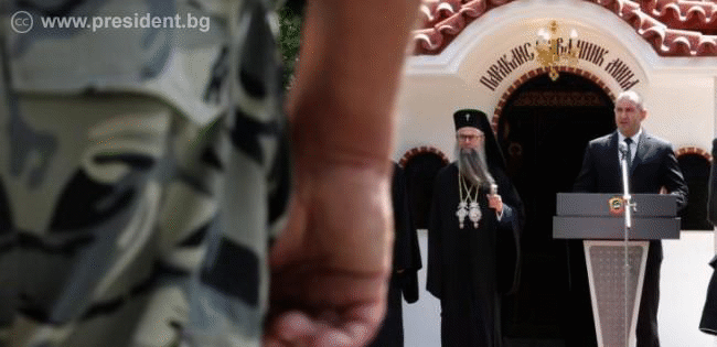 Държавният глава пожела новоизграденият православен храм в авиобаза "Граф Игнатиево" да носи сила и вяра на летците, които пазят небето на България
