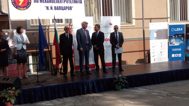 27 Деца Започват Дуално Обучение По Професия „Електротехник“ По Проект „Домино“