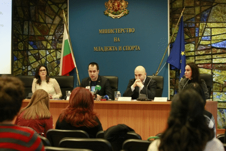 ММС засилва контрола върху Младежките информационни центрове, финансирани с пари от бюджета