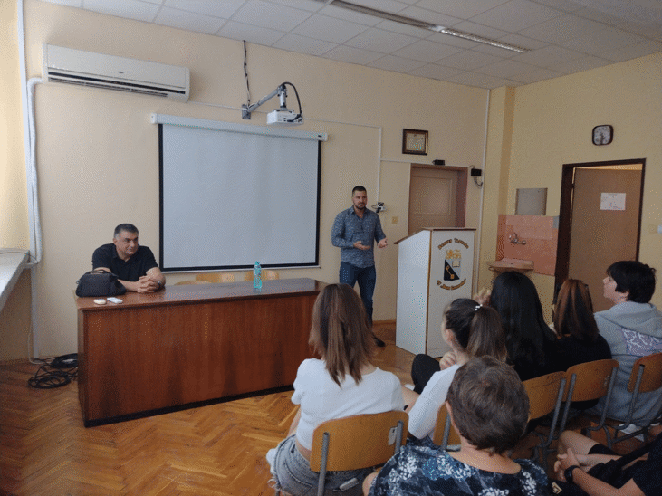 Следователи от Окръжна прокуратура-Велико Търново проведоха срещи с ученици в СУ „Вела Благоева“