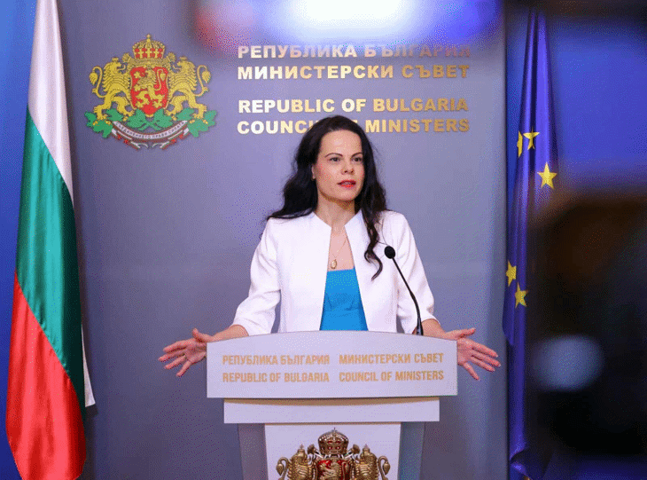 Министър Ивкова: Страхът от промяната не е излекувал нито един пациент