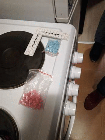 Служители на Дирекция „Вътрешна сигурност“ - МВР задържаха двама полицаи за разпространение на наркотици