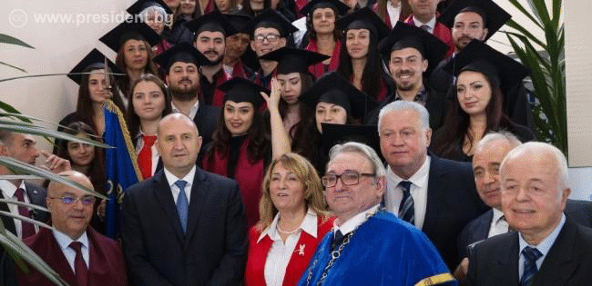 Президентът: България се нуждае от подготвени хора, които разбират и могат да управляват сложните процеси в националната сигурност и икономиката