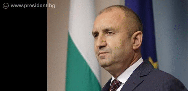 Държавата да насърчава сътрудничеството между въоръжените сили и отбранителната ни индустрия за развитие на нови технологии, призова Румен Радев при откриването на „Хемус 2022“