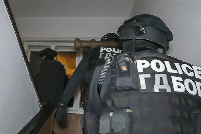 Служители на ГДБОП неутрализираха организирана престъпна група, занимавала се с рекет