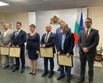 Министър Везиева връчи три сертификата за насърчаване на инвестиции на стойност близо 37 млн. лв., които ще разкрият нови 125 работни места