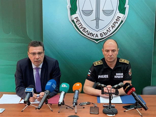 Криминалисти от ОДМВР-Бургас задържаха четирима за изнудване и отправени заплахи