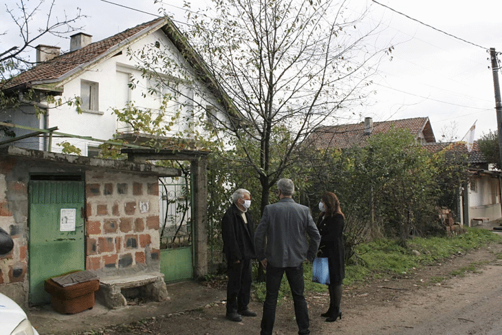Окръжна прокуратура – Стара Загора привлече като обвиняеми двама мъже, задържани от РУ –Казанлък при ОД на МВР – Стара Загора за грабеж от 76-годишен пенсионер в с. Енина