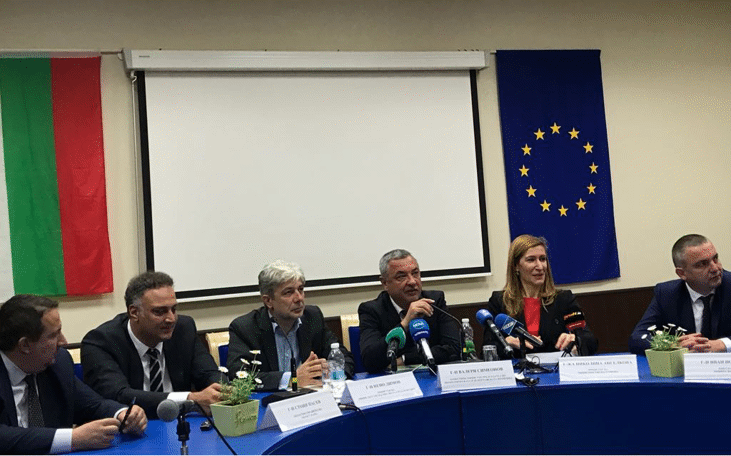 Министър Ангелкова на среща във Варна за подготовката на сезона: Контролът тази година ще е още по-стриктен, вече договаряме лято 2019 г.