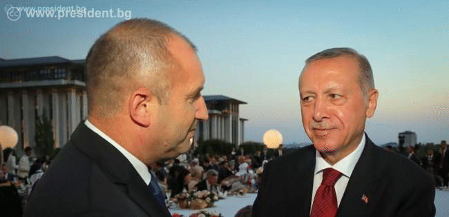 Румен Радев: Стремя се да изграждам отношения на взаимно доверие и уважение с всички президенти на всички наши съседни страни