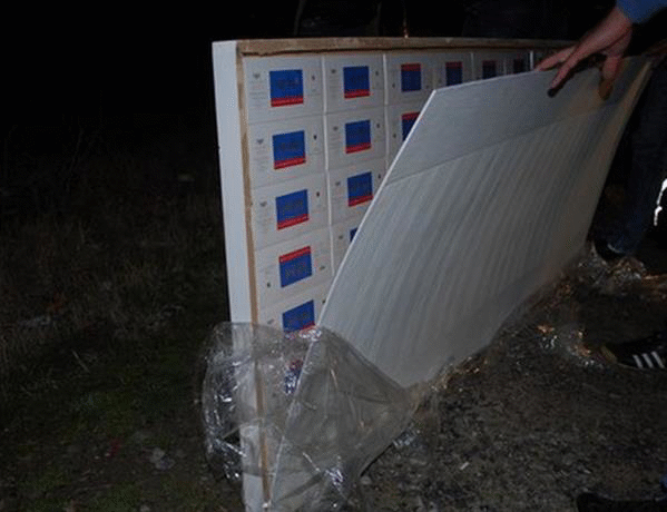 Служители на ОДМВР-Сливен откриха 100 800 къса контрабандни цигари, укрити в тайници