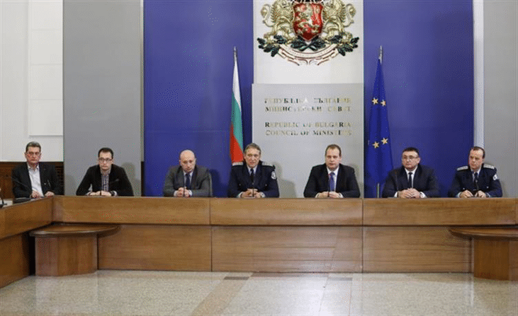 Екипи на МВР ще регулират трафика през почивните дни по пътищата в страната