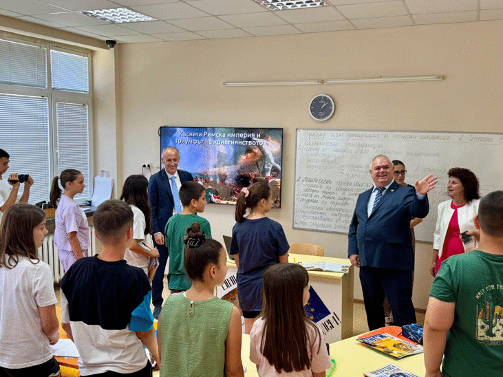 Министър Вълчев: Трябва Ни Качествена И Количествена Промяна В Учебните Програми, За Да Освободим Време За Учителите И Учениците