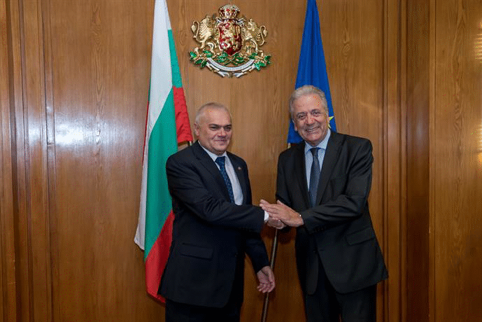 Министър Валентин Радев се срещна с комисар Димитрис Аврамопулос