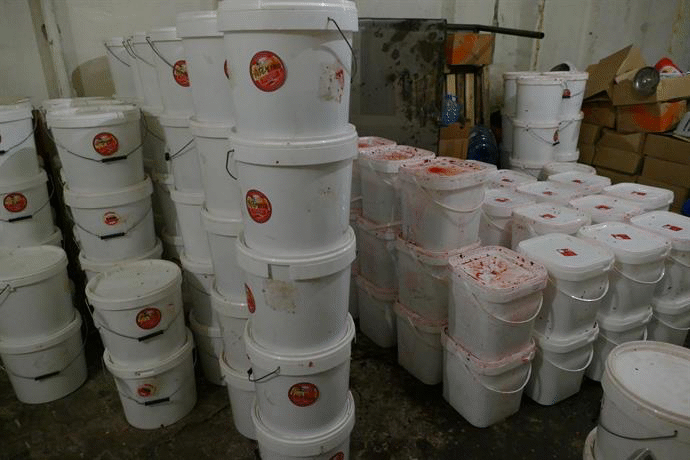 Трима са задържани под стража за участие в организирана престъпна група за производство и трафик на тютюн за наргиле