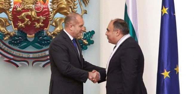 Президентът Румен Радев удостои посланика на Кипър у нас с орден „Мадарски конник“ първа степен