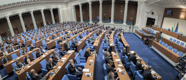 Народното събрание прие на първо четене законопроекти за промени в Семейния кодекс, свързани със споделеното родителство