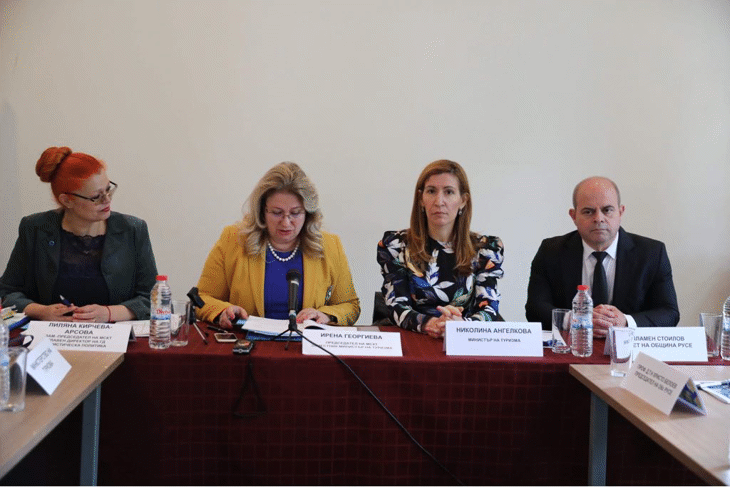 Министър Ангелкова пред Междуведомствения съвет за кадрите в сектора: Туризмът осигурява заетост на 12% от работещите в България