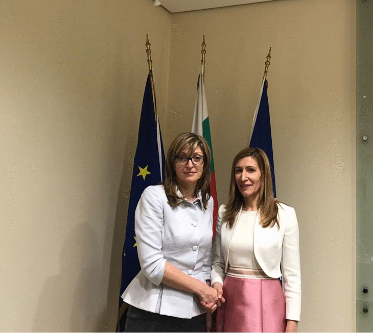 Министър Ангелкова обсъди с вицепремиера Захариева разрешенията за пребиваване на сезонни работници в туризма