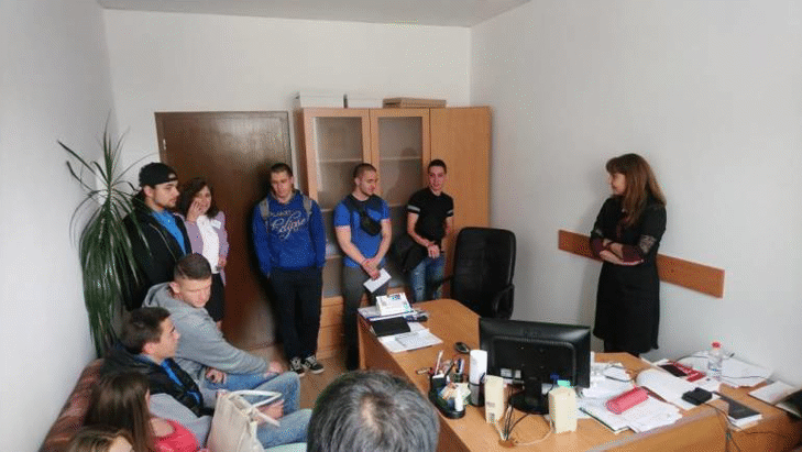 УЧЕНИЦИ ОТ ГАБРОВО ПОСЕТИХА ОКРЪЖНА ПРОКУРАТУРА ГАБРОВО И РАЙОННА ПРОКУРАТУРА ГАБРОВО В ДЕНЯ НА ОТВОРЕНИТЕ ВРАТИ