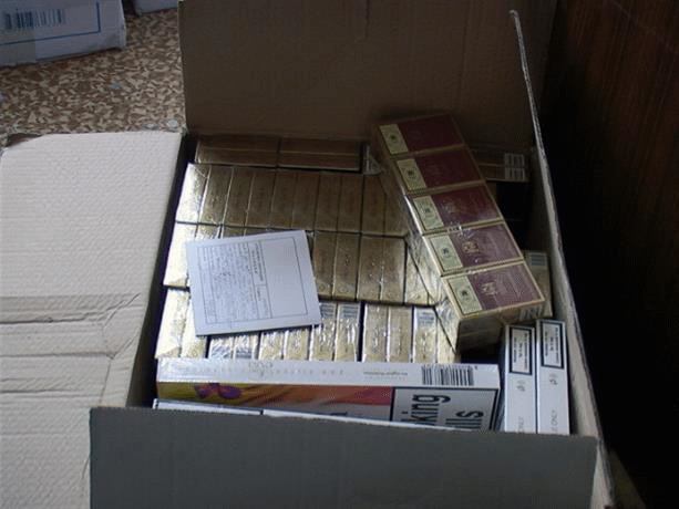 Близо 600 стека цигари без бандерол са открити в дома на криминално проявен столичанин