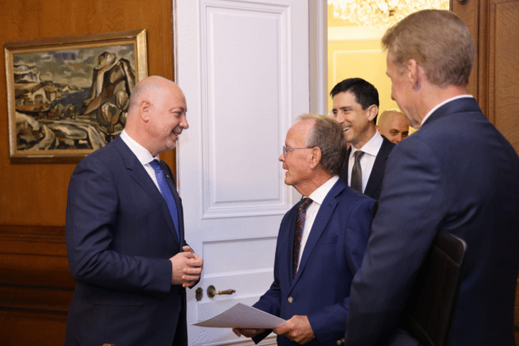 Засилване на съвместната търговия и взаимните инвестиции обсъди премиерът Росен Желязков с делегация от щата Юта