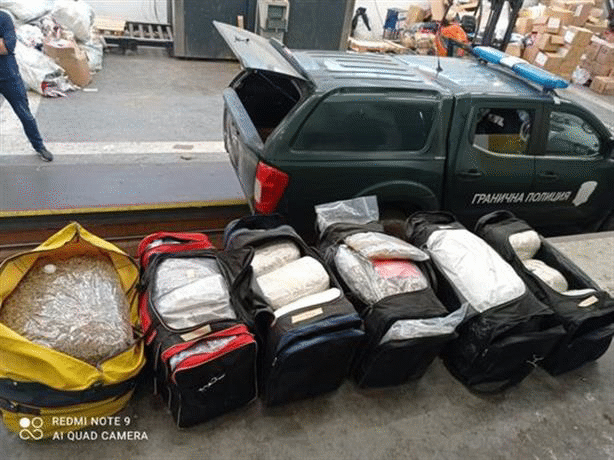 Гранични полицаи от РДГП – Смолян откриха над 95 кг марихуана, задържани са двама чужди граждани