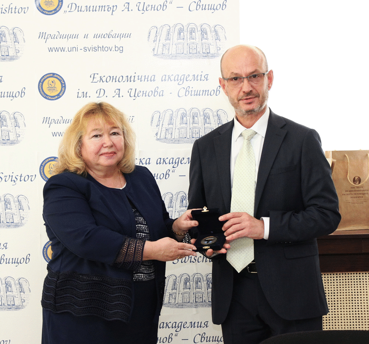 Агенция „Митници“ беше удостоена с юбилеен плакет и грамота на „Стопански и финансов контрол“ при СА „Д. А. Ценов“