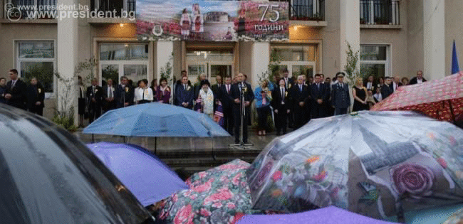 Президентът Румен Радев пожела на жителите на Павликени да предадат своето трудолюбие и патриотизъм на идните поколения