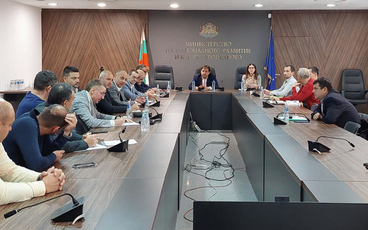 Министър Шишков се срещна с представители на строителния бранш по въпроси за индексацията на договорите за строителство