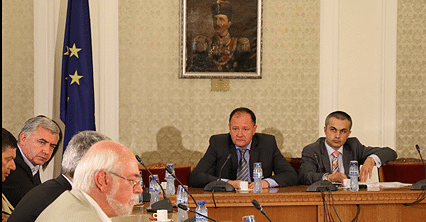 Председателят на парламента Михаил Миков и представители на ПГ на Коалиция за България и на ДПС се срещнаха с представители на синдикатите и работодателски организации
