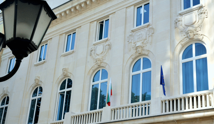 Вицепремиерът Караджов: Подадени са пет оферти по процедурата за извършване на превоз с железопътен транспорт